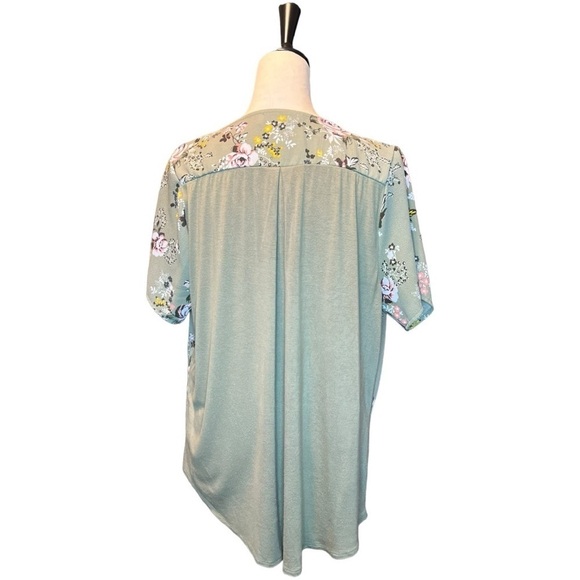 Tempted hearts green floral short sleeve top size 2X EUC - Picture 4 of 8